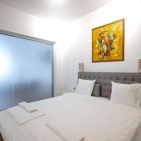 Appartamento Modern 2Bd Flat With Prime Location And Workspace Sofia Esterno foto