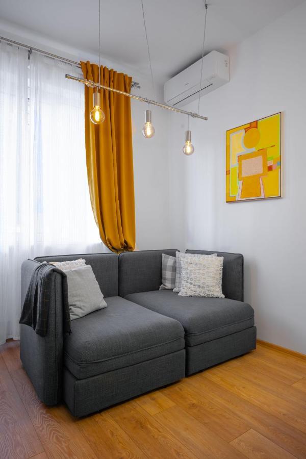 Appartamento Modern 2Bd Flat With Prime Location And Workspace Sofia Esterno foto