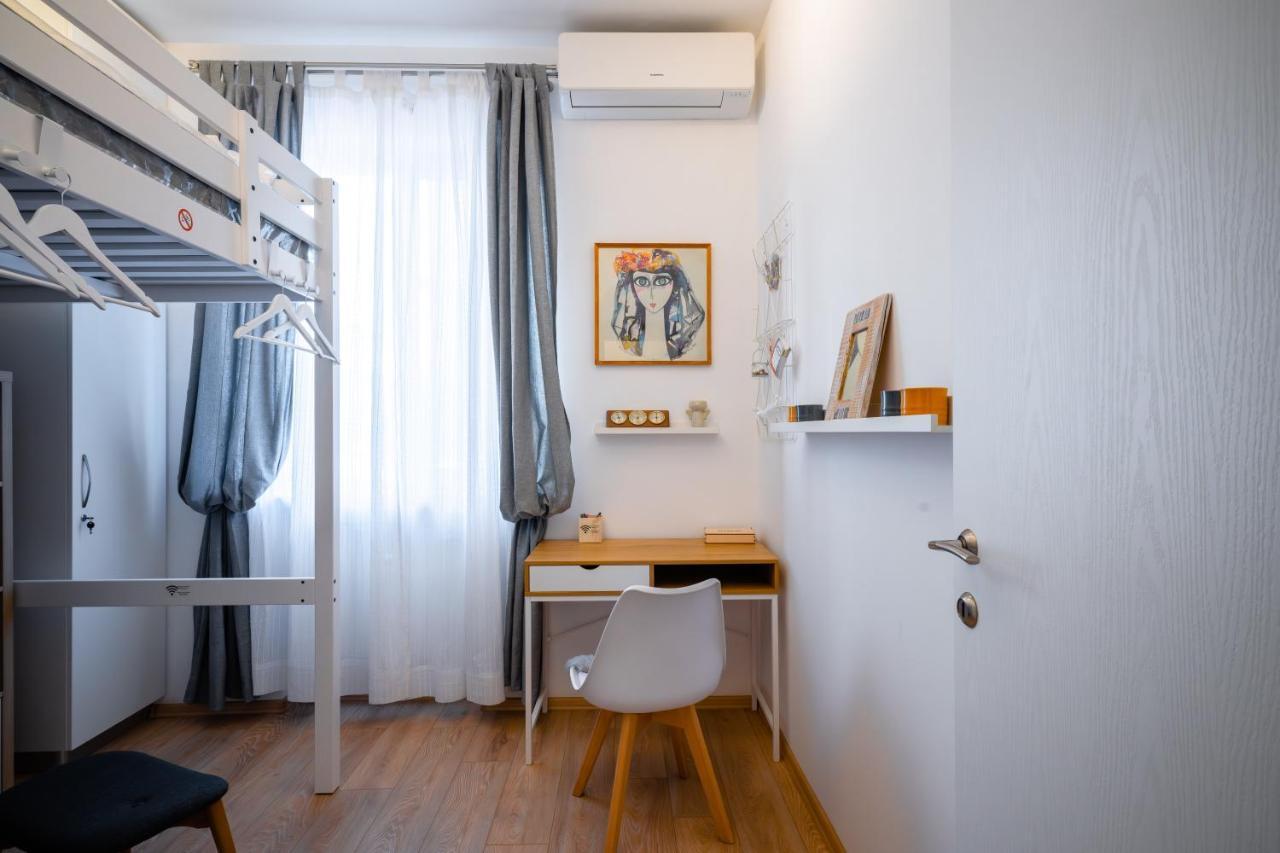 Appartamento Modern 2Bd Flat With Prime Location And Workspace Sofia Esterno foto