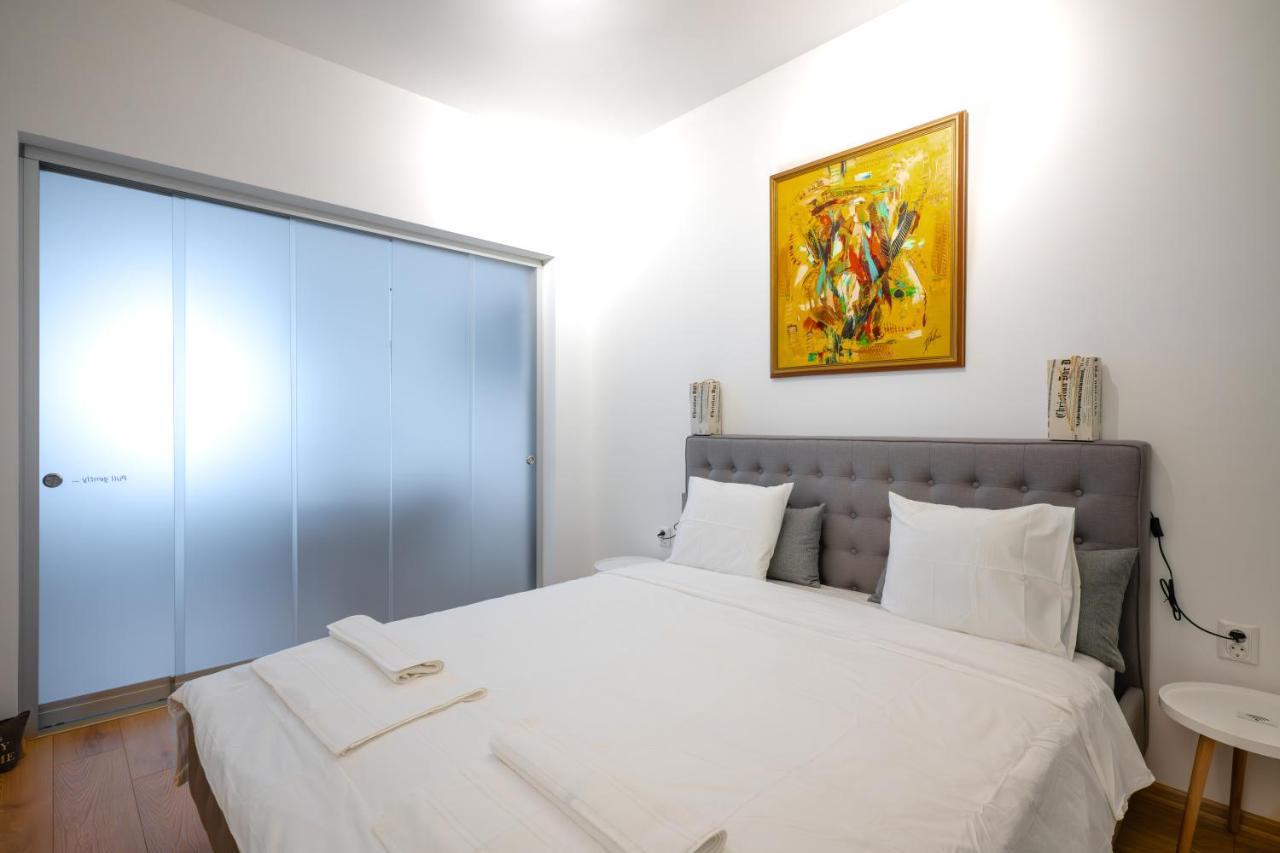 Appartamento Modern 2Bd Flat With Prime Location And Workspace Sofia Esterno foto