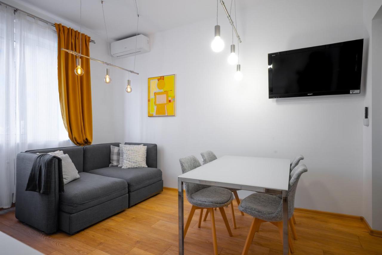 Appartamento Modern 2Bd Flat With Prime Location And Workspace Sofia Esterno foto